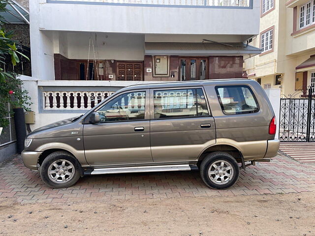 Used Chevrolet Tavera Neo LS B3 10-Str BS-III in Gandhinagar