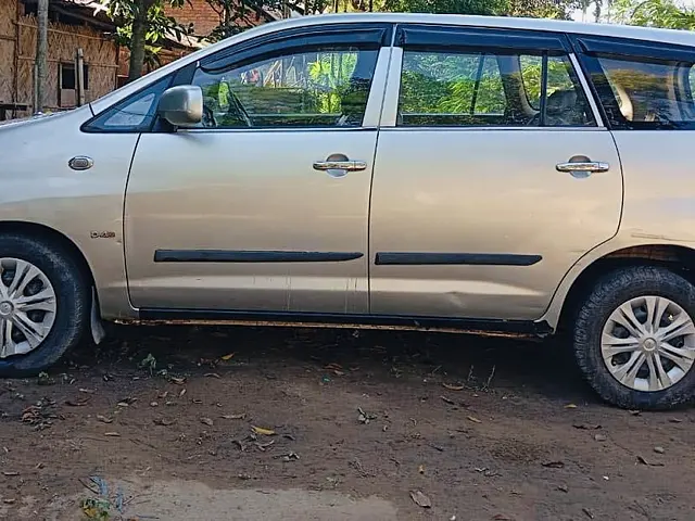 Used 2006 Toyota Innova in Dimapur