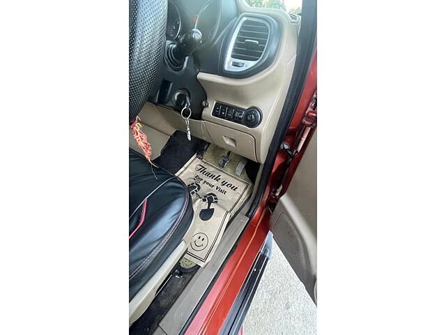 Used Mahindra TUV300 [2015-2019] T8 in Ghaziabad