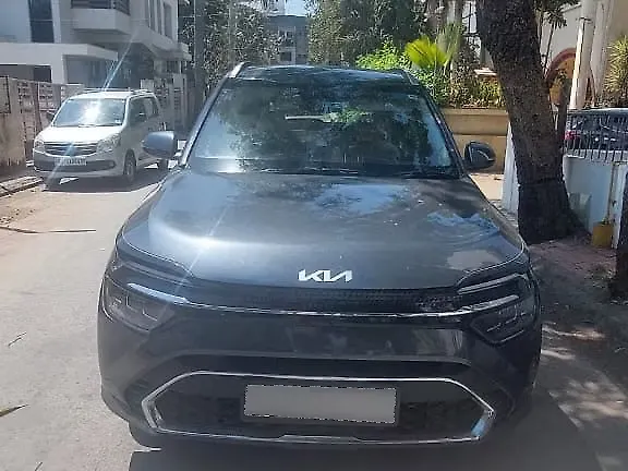 Used 2022 Kia Carens in Surat