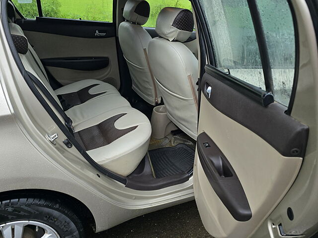 Used Hyundai i20 [2010-2012] Asta 1.4 AT with AVN in Navi Mumbai