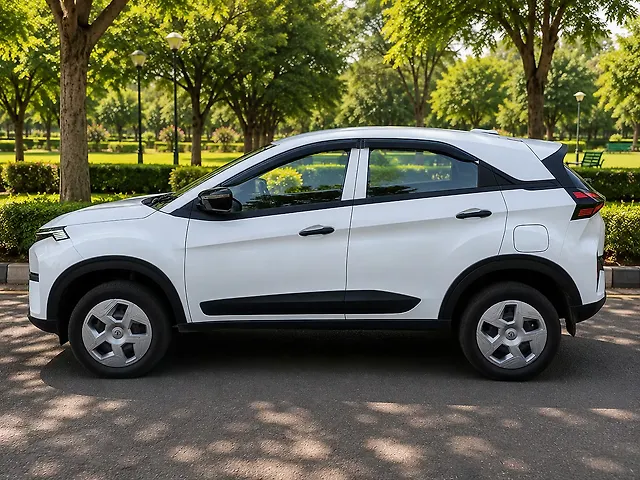Used Tata Nexon Smart Plus Petrol 1.2L Turbo Automatic (AMT) in Lucknow
