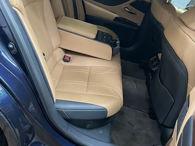 Used Lexus Old Generation ES 2018 300h Luxury in Pune