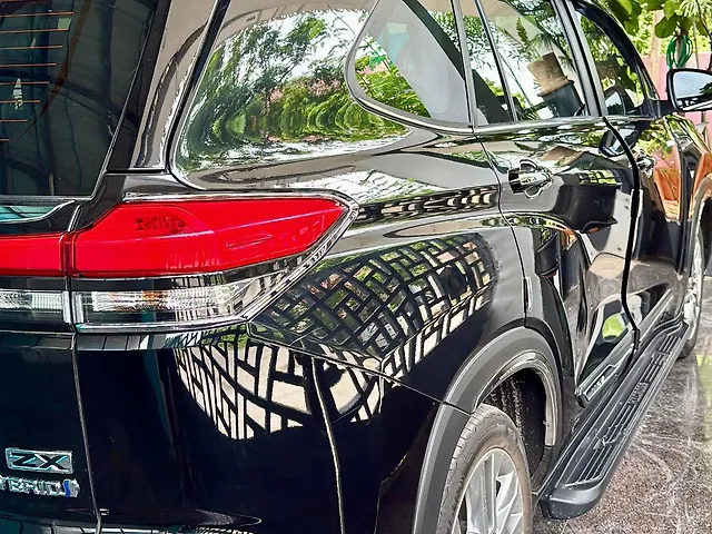 Used Toyota Innova Hycross ZX (O) Hybrid (Electric + Petrol) Automatic (e-CVT) 7 STR in Chennai Used Toyota Innova Hycross ZX (O) Hybrid (Electric + Petrol) Automatic (e-CVT) 7 STR in Chennai