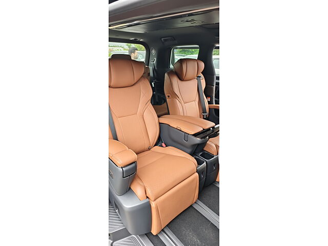 Used Toyota Vellfire VIP – Executive Lounge in Delhi