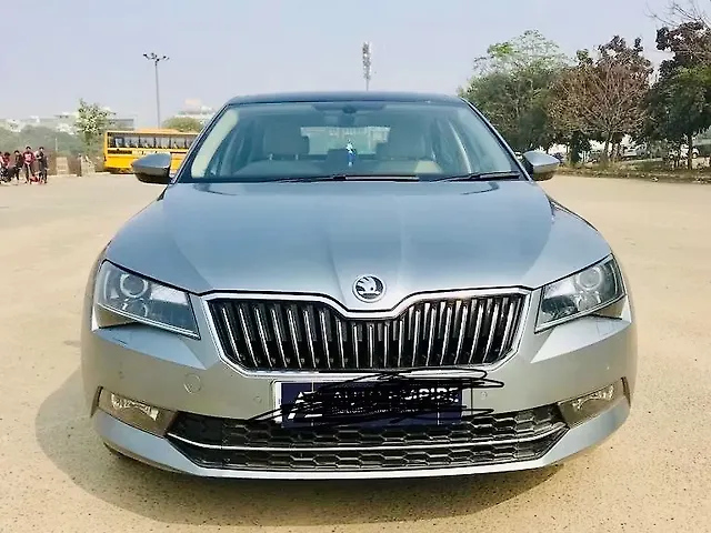 Used 2016 Skoda Superb in Delhi