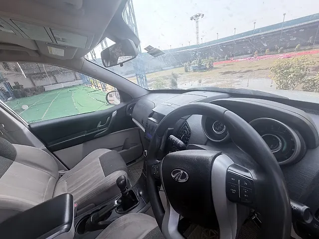 Used Mahindra XUV500 [2015-2018] W6 in Sikandrabad