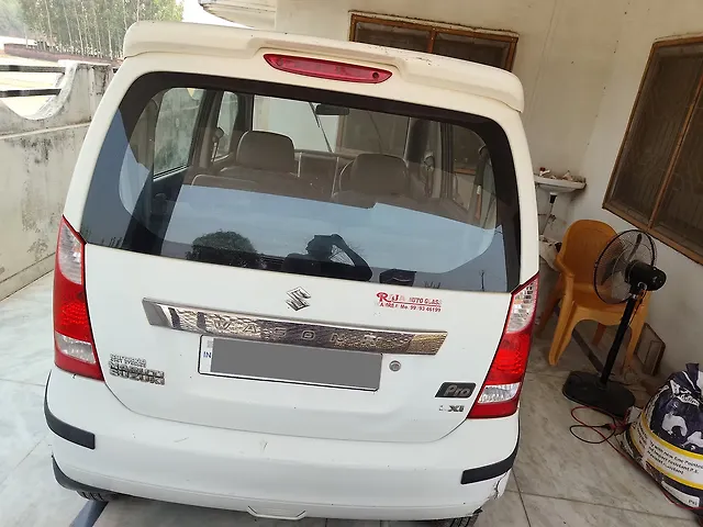 Used 2011 Maruti Suzuki Wagon R in Surat