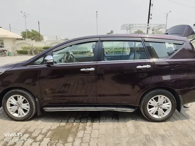 Used 2016 Toyota Innova Crysta in Shahjahanpur