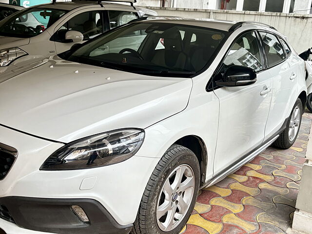 Used Volvo V40 Cross Country [2016-2019] T4 Momentum in Hyderabad