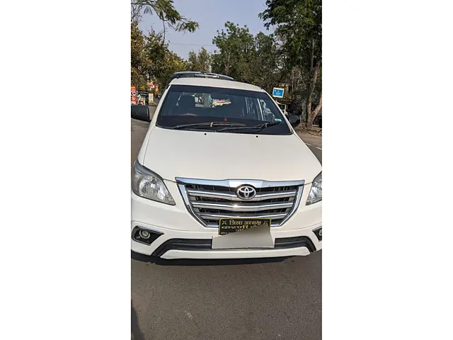 Used 2012 Toyota Innova in Ujjain