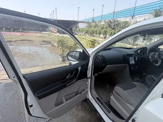 Used Mahindra XUV500 [2015-2018] W6 in Sikandrabad