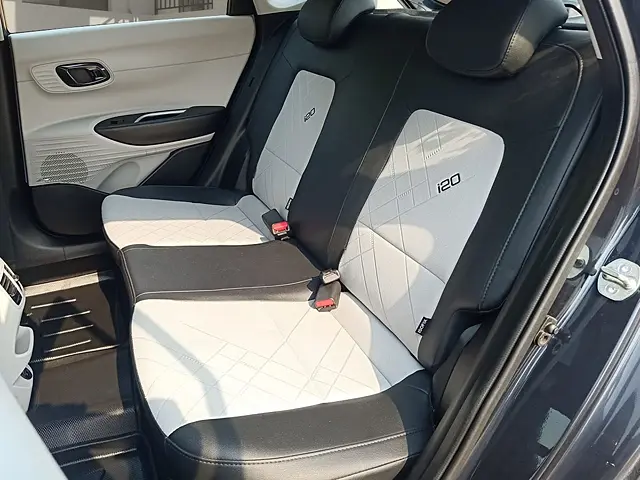 Used Hyundai i20 Asta (O) 1.2 IVT in Delhi