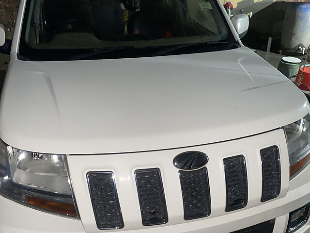 Used Mahindra TUV300 [2015-2019] T8 AMT in Gurgaon