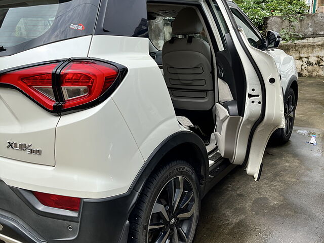 Used Mahindra XUV300 [2019-2024] 1.5 W8 (O) [2019-2020] in Vadodara