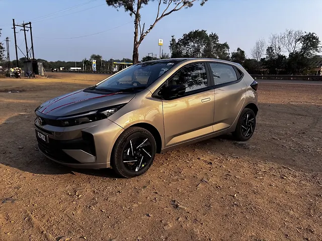 Used 2025 Tata Altroz in Guna