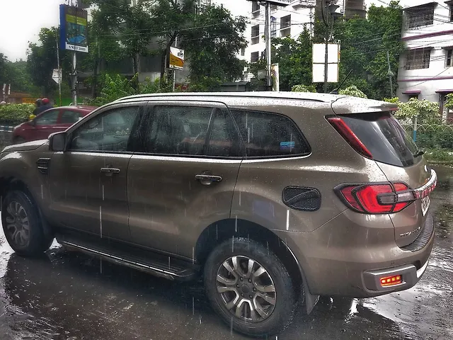 Second Hand 2019 Ford Endeavour Titanium 2.2 4x2 AT for sale at Rs