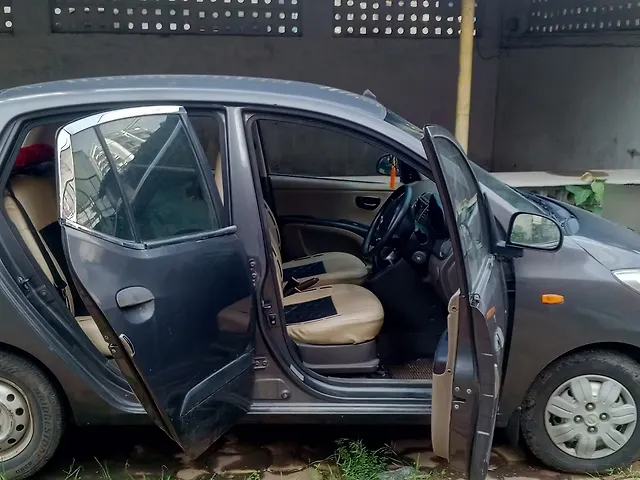 Used 2011 Hyundai i10 in Surat