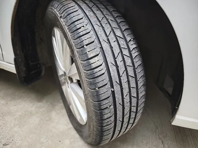 Used Volkswagen Virtus [2022-2023] Highline 1.0 TSI AT in Vadodara