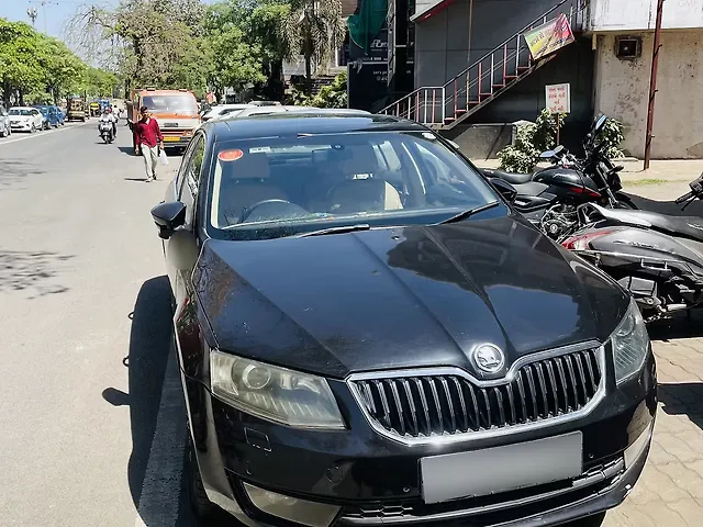 Used 2016 Skoda Octavia in Surat