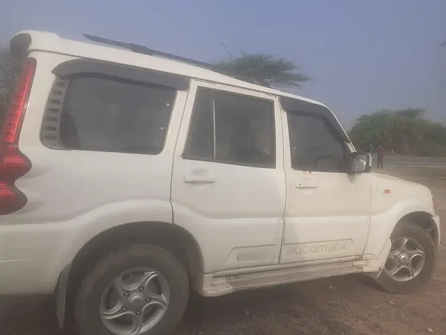 Used 2011 Mahindra Scorpio in Sikar