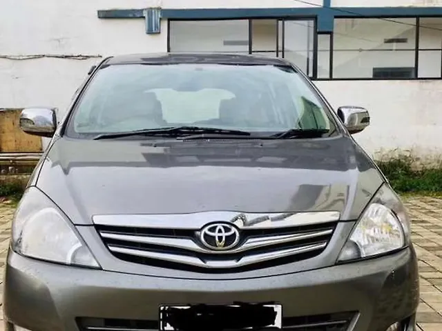 Used 2010 Toyota Innova in Wayanad