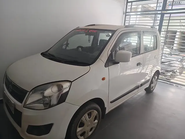 Used 2016 Maruti Suzuki Wagon R in Surat