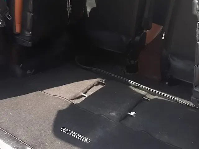 Used Toyota Innova Crysta [2016-2020] 2.4 GX 7 STR [2016-2020] in Ghaziabad