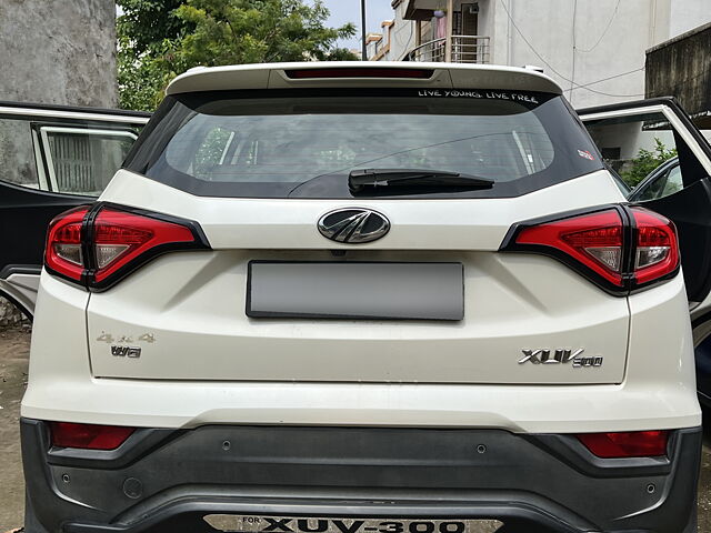 Used Mahindra XUV300 [2019-2024] 1.5 W8 (O) [2019-2020] in Vadodara