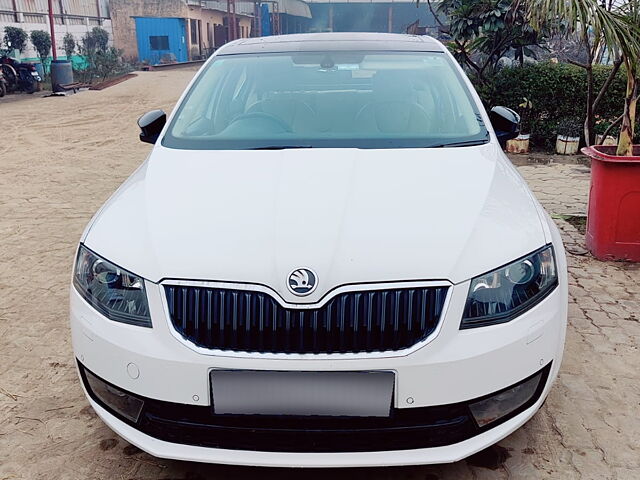 Used 2014 Skoda Octavia in Delhi