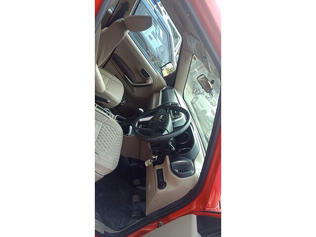 Used Mahindra TUV300 T10 in Kalyan