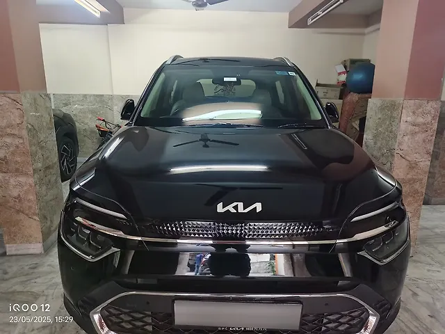 Used 2022 Kia Carens in Kolkata
