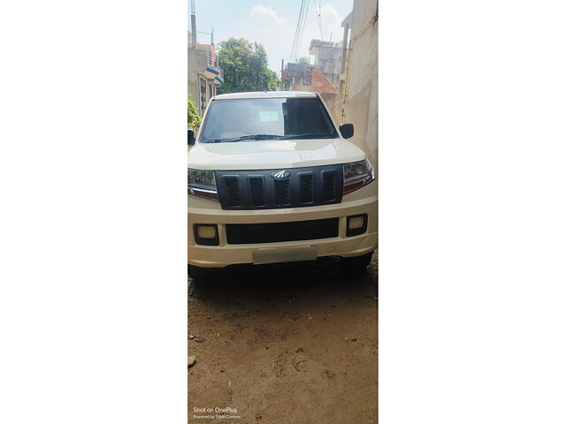 Used Mahindra TUV300 [2015-2019] T4 in Fatehpur