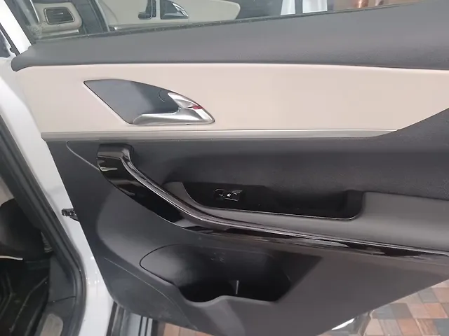 Used Mahindra XUV700 AX7 Luxury Pack Diesel AT 7 STR in Bangalore