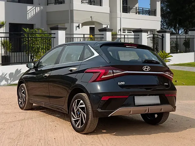 Used Hyundai i20 Asta (O) 1.2 IVT in Delhi