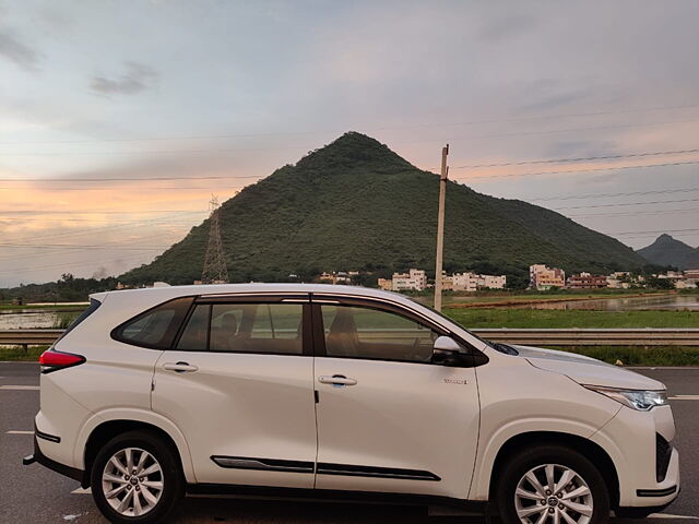 Used Toyota Innova Hycross VX Hybrid 8 STR in Vijaywada