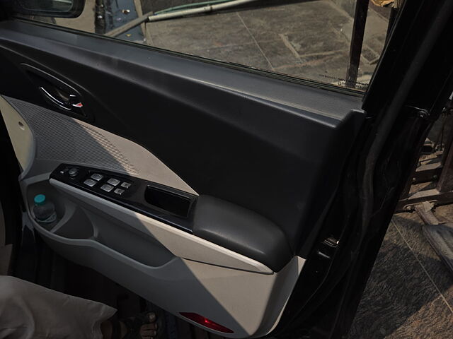 Used Mahindra XUV300 [2019-2024] W8(O) 1.2 Petrol Dual Tone [2020] in Kanpur Nagar