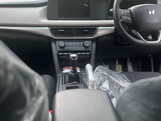Used Mahindra XUV700 MX Petrol MT 5 STR [2021] in Meerut
