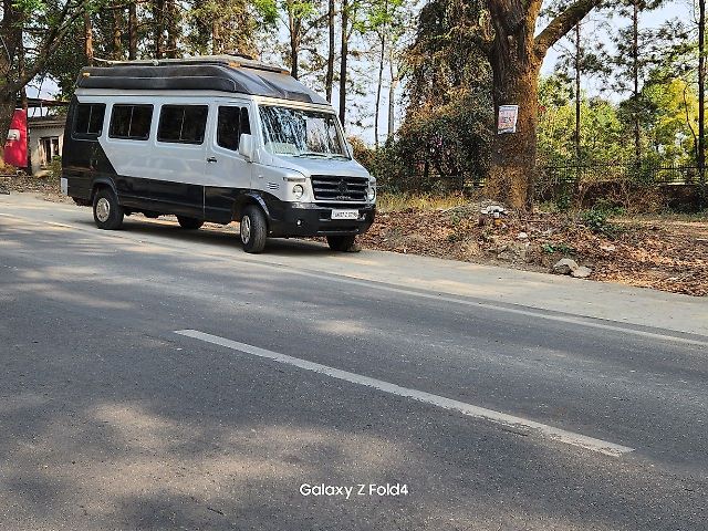 Used Toyota Commuter HiAce 3.0 L in Dehradun