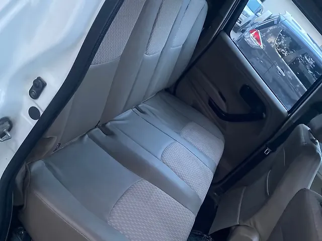 Used Mahindra TUV300 [2015-2019] T6 Plus in Lucknow