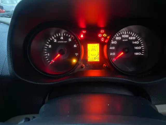 Used Mahindra TUV300 [2015-2019] T6 Plus in Lucknow