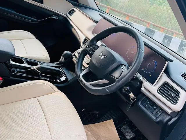 Used Mahindra XUV700 AX 5 Petrol AT 5 STR [2021] in Meerut