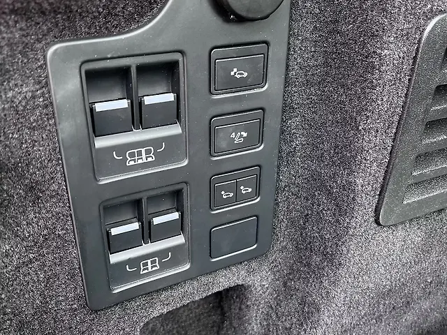 Used Land Rover Discovery 3.0 HSE Luxury Petrol in Chennai