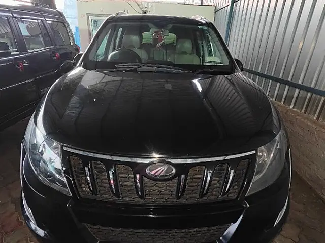Used 2017 Mahindra XUV500 in Lucknow