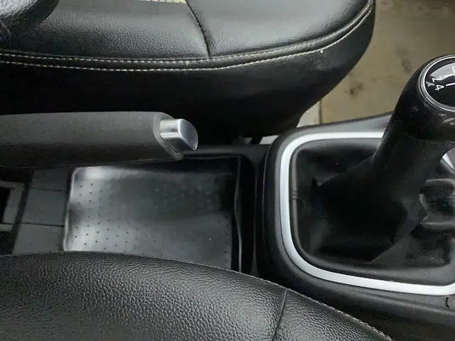 Used Volkswagen Polo [2010-2012] Highline1.2L (P) in Ahmedabad