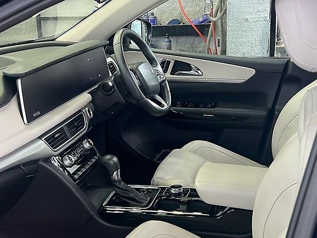 Used Mahindra XUV700 AX 7 Diesel AT AWD 7 STR [2021] in Meerut