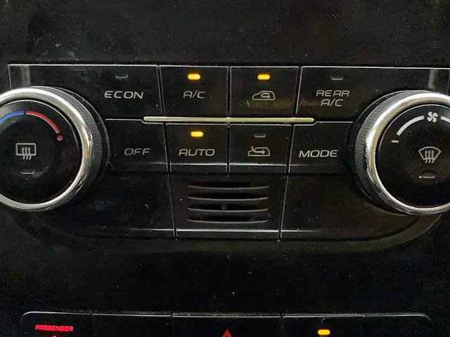 Used Mahindra XUV500 W9 [2018-2020] in Delhi