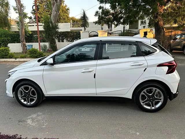 Used Hyundai i20 [2020-2023] Sportz 1.2 IVT [2020-2023] in Chandigarh