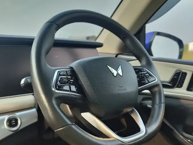 Used Mahindra XUV700 AX 7 Diesel MT 7 STR [2021] in Kolhapur