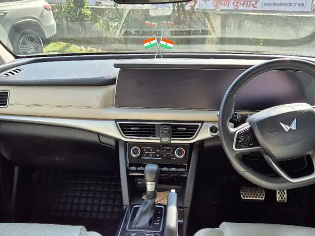 Used Mahindra XUV700 AX 7 Diesel AT AWD 7 STR [2021] in Delhi